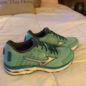Mizuno running shoes